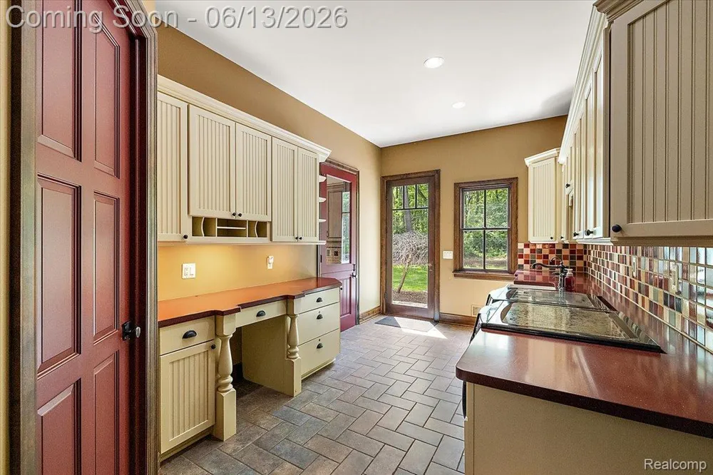 1600 S Hickory Ridge Trail Milford Charter Township, MI 48380