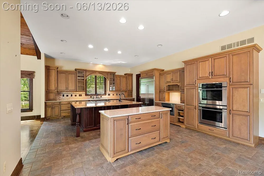 1600 S Hickory Ridge Trail Milford Charter Township, MI 48380