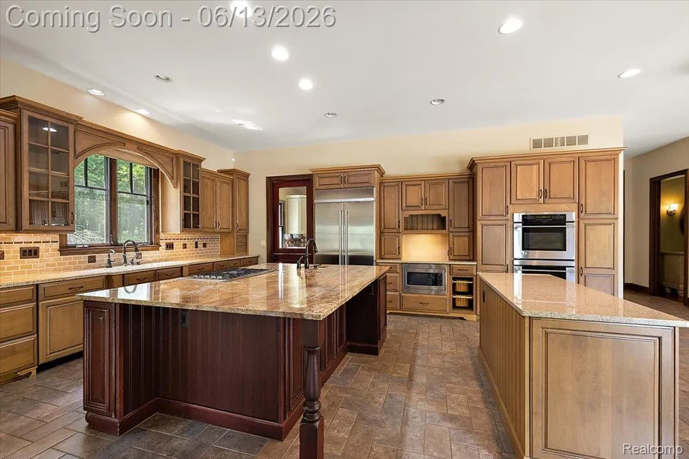 1600 S Hickory Ridge Trail Milford Charter Township, MI 48380