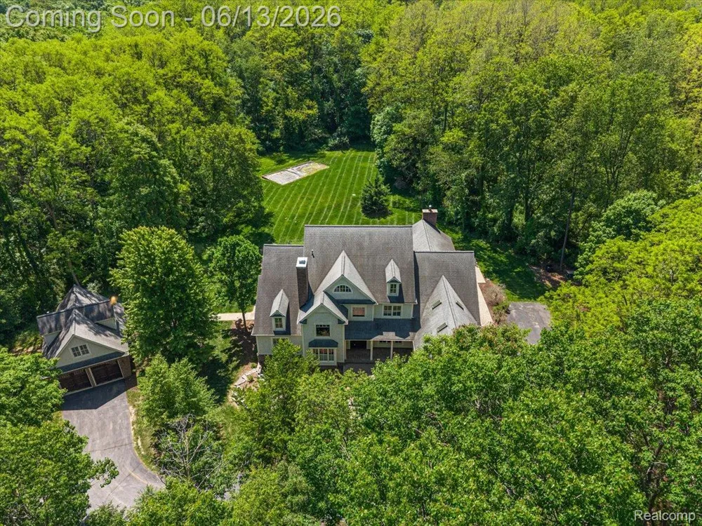 1600 S Hickory Ridge Trail Milford Charter Township, MI 48380