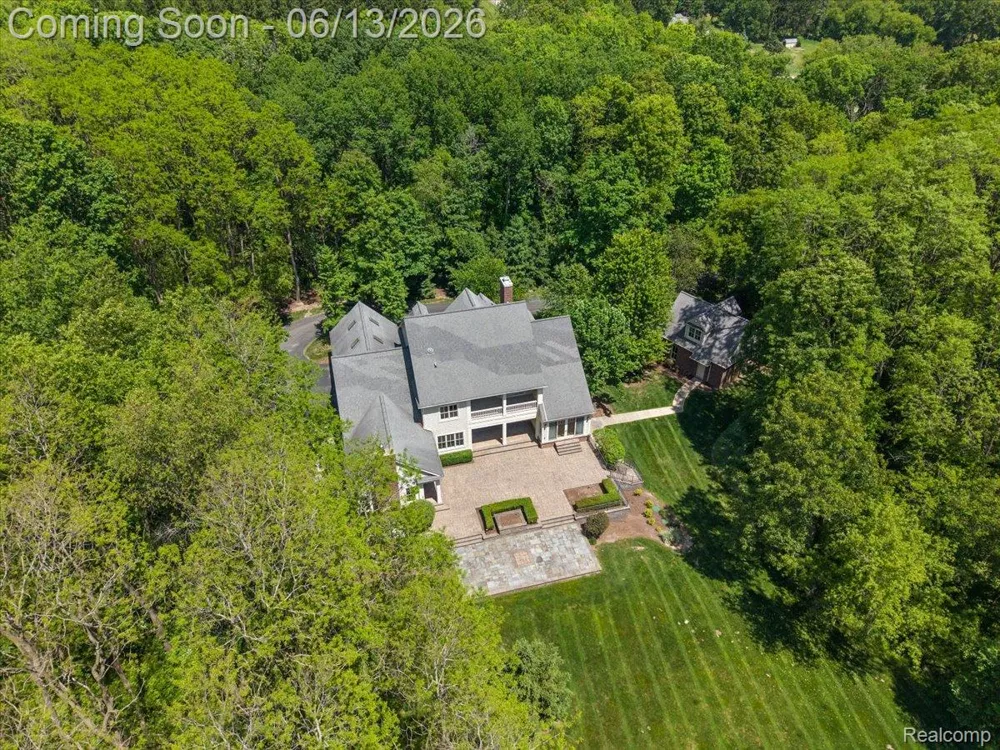 1600 S Hickory Ridge Trail Milford Charter Township, MI 48380
