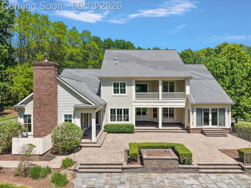 1600 S Hickory Ridge Trail Milford Charter Township, MI 48380