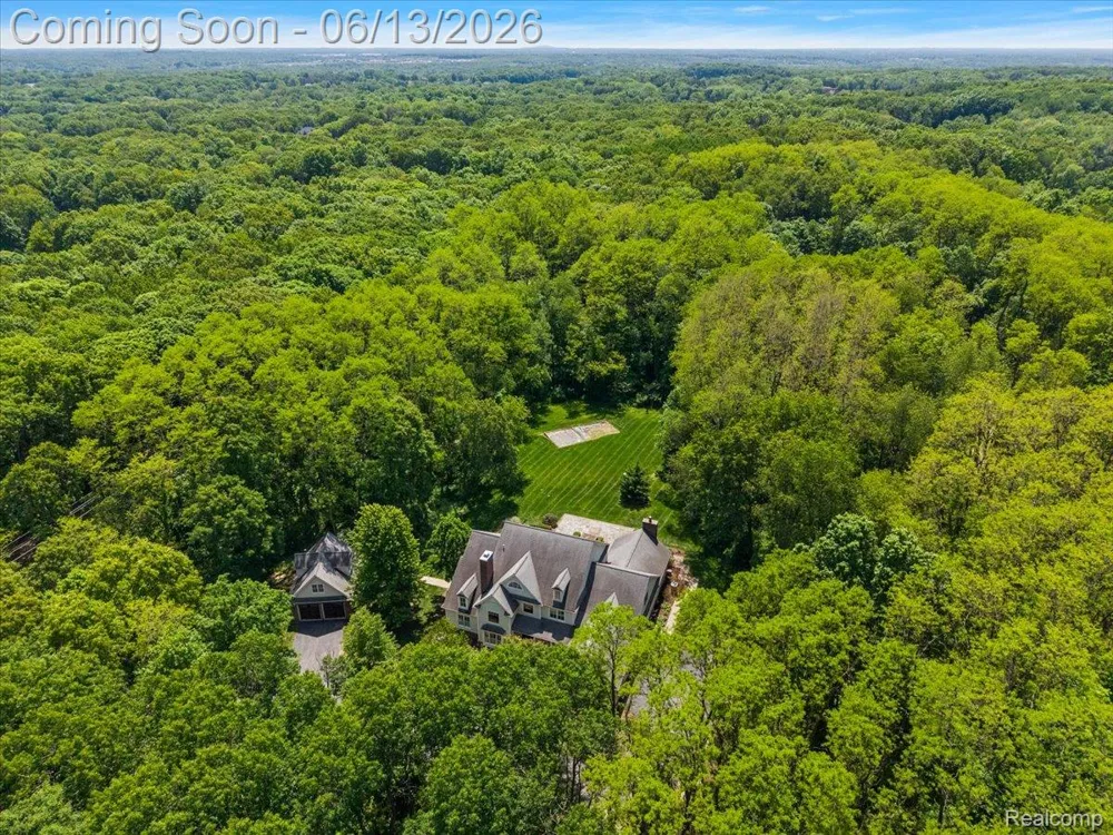 1600 S Hickory Ridge Trail Milford Charter Township, MI 48380