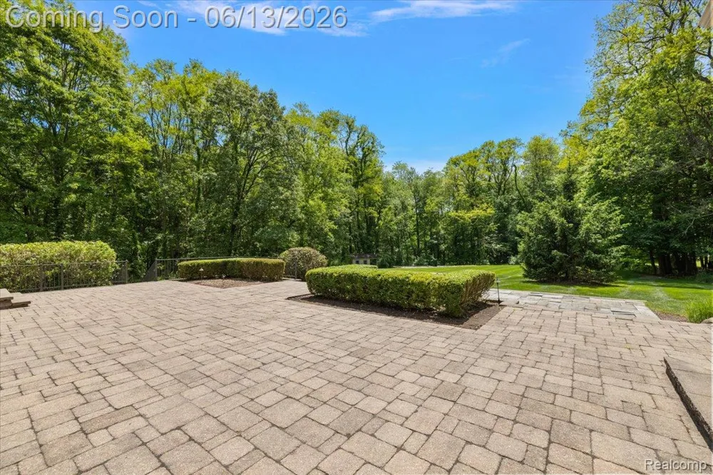 1600 S Hickory Ridge Trail Milford Charter Township, MI 48380
