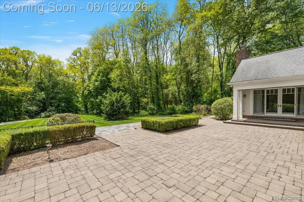 1600 S Hickory Ridge Trail Milford Charter Township, MI 48380