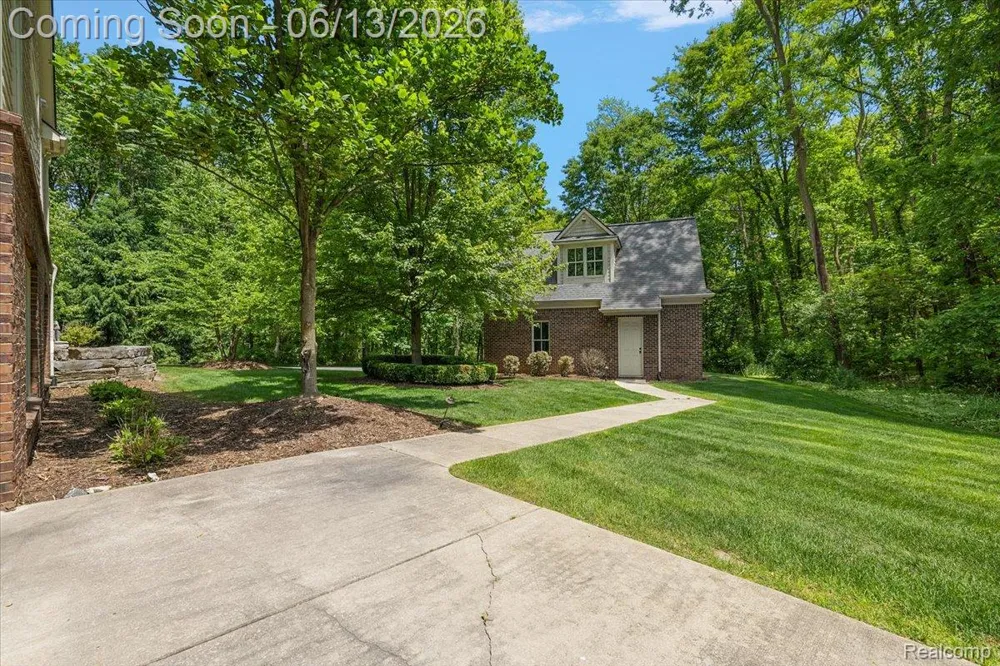 1600 S Hickory Ridge Trail Milford Charter Township, MI 48380