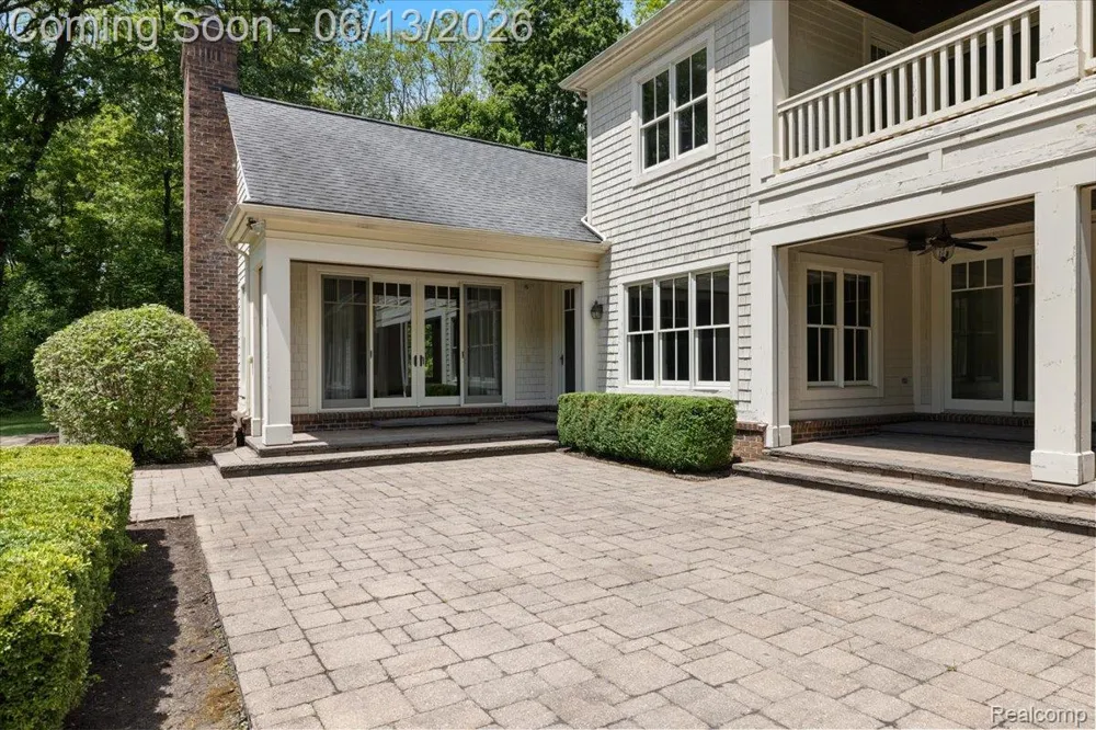 1600 S Hickory Ridge Trail Milford Charter Township, MI 48380
