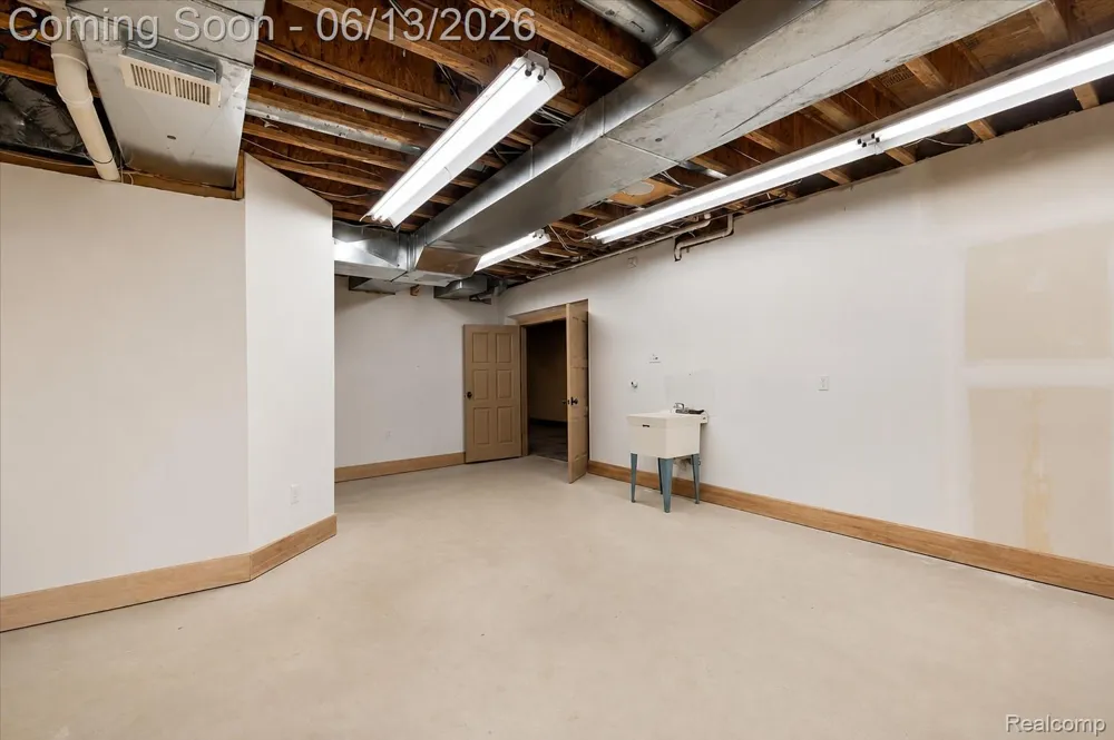1600 S Hickory Ridge Trail Milford Charter Township, MI 48380