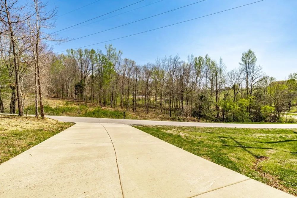 1007 Smiley Troutt Rd Bethpage, TN 37022