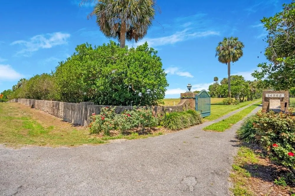 14365 SE HIGHWAY 42 Weirsdale, FL 32195