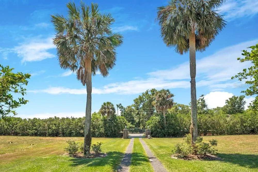 14365 SE HIGHWAY 42 Weirsdale, FL 32195