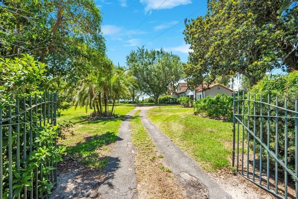 14365 SE HIGHWAY 42 Weirsdale, FL 32195
