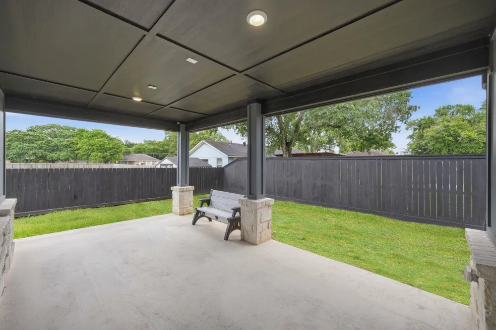708 Magnolia St Avenue Sealy, TX 77474