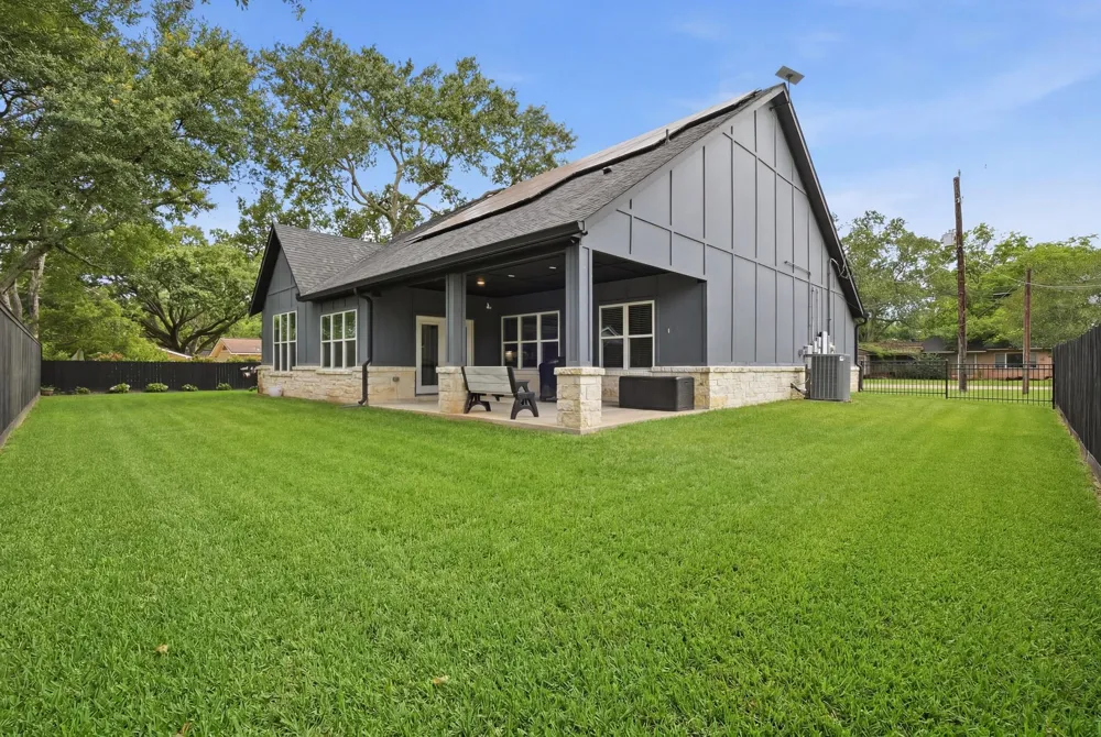 708 Magnolia St Avenue Sealy, TX 77474