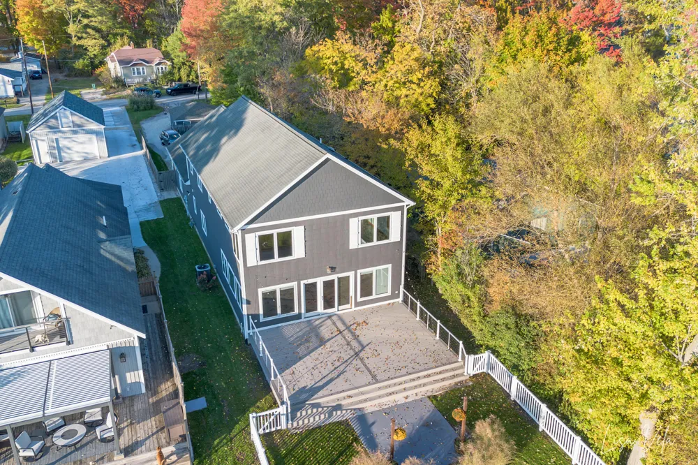 447 Lakeshore Boulevard Norton Shores, MI 49444