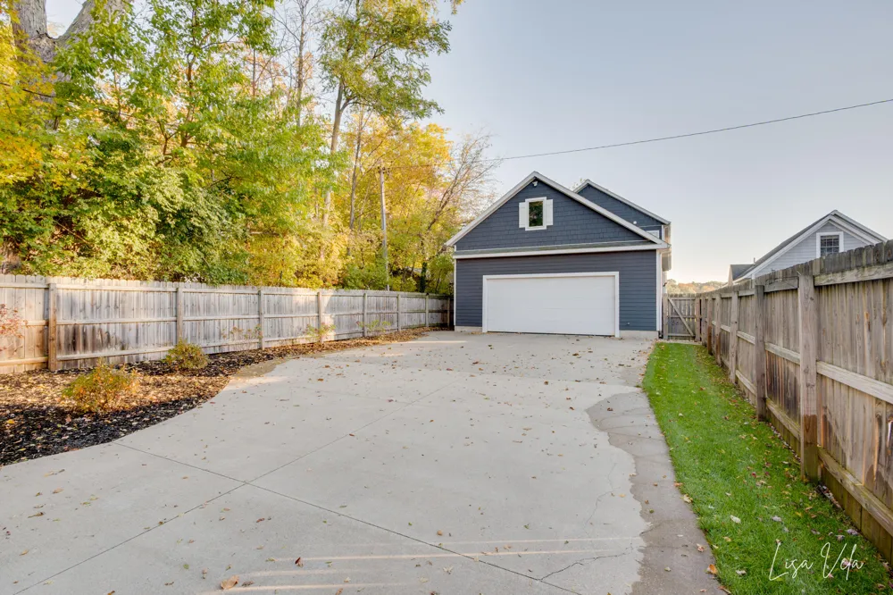 447 Lakeshore Boulevard Norton Shores, MI 49444