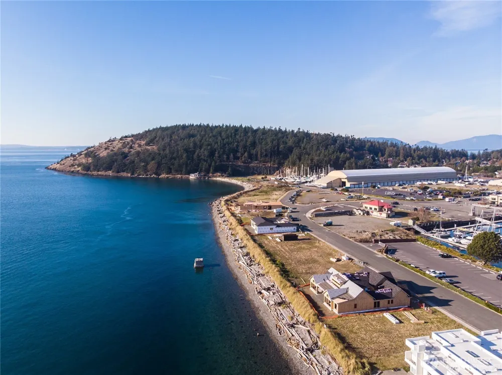 2215 Skyline Way Anacortes, WA 88221
