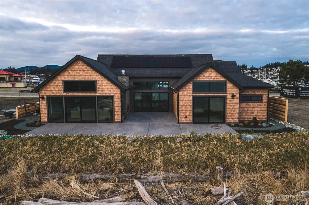 2215 Skyline Way Anacortes, WA 88221