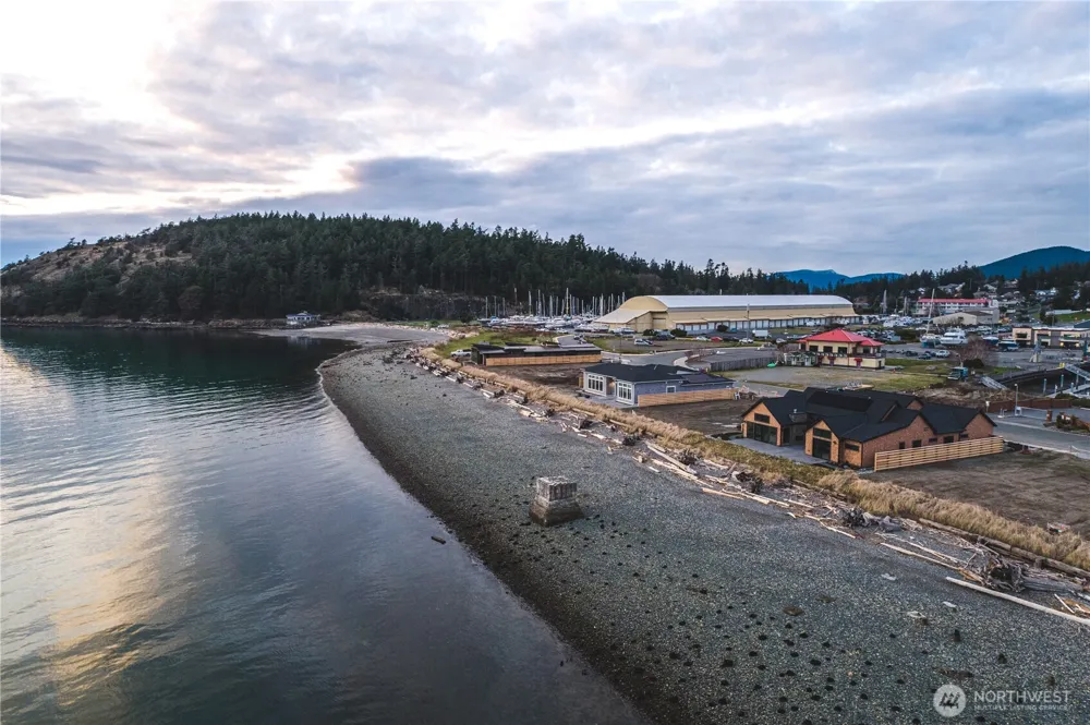 2215 Skyline Way Anacortes, WA 88221