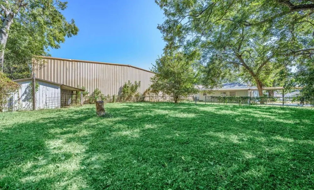 242 W Fannin La Grange, TX 78945