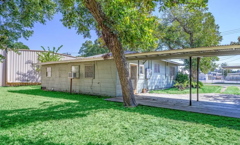 242 W Fannin La Grange, TX 78945