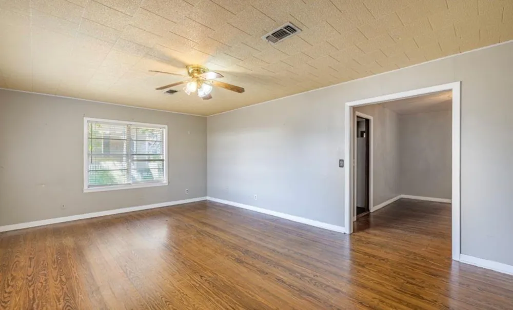 242 W Fannin La Grange, TX 78945