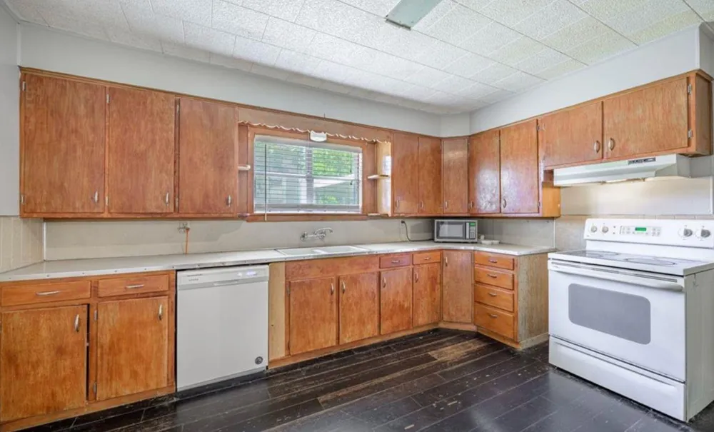 242 W Fannin La Grange, TX 78945