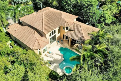 43 Coconut Lane