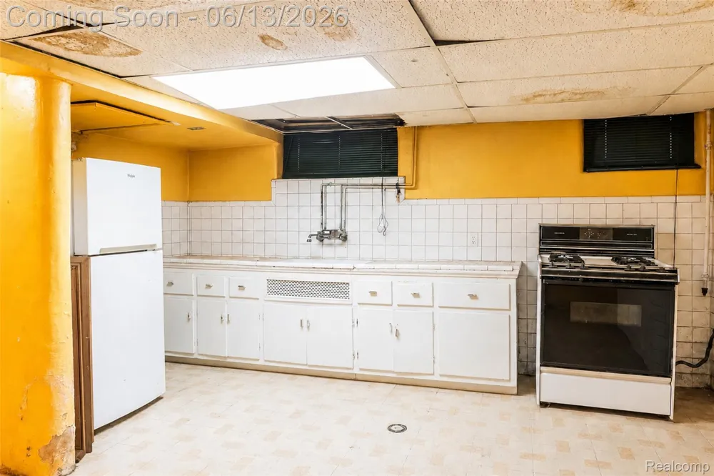 24362 Outer Drive Melvindale City, MI 48122