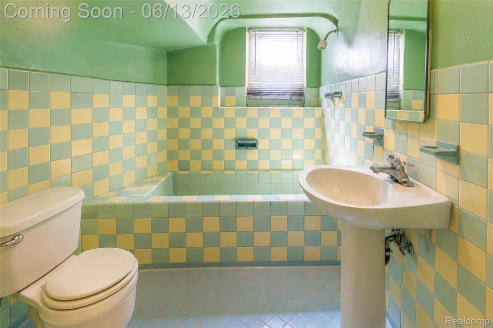 24362 Outer Drive Melvindale City, MI 48122