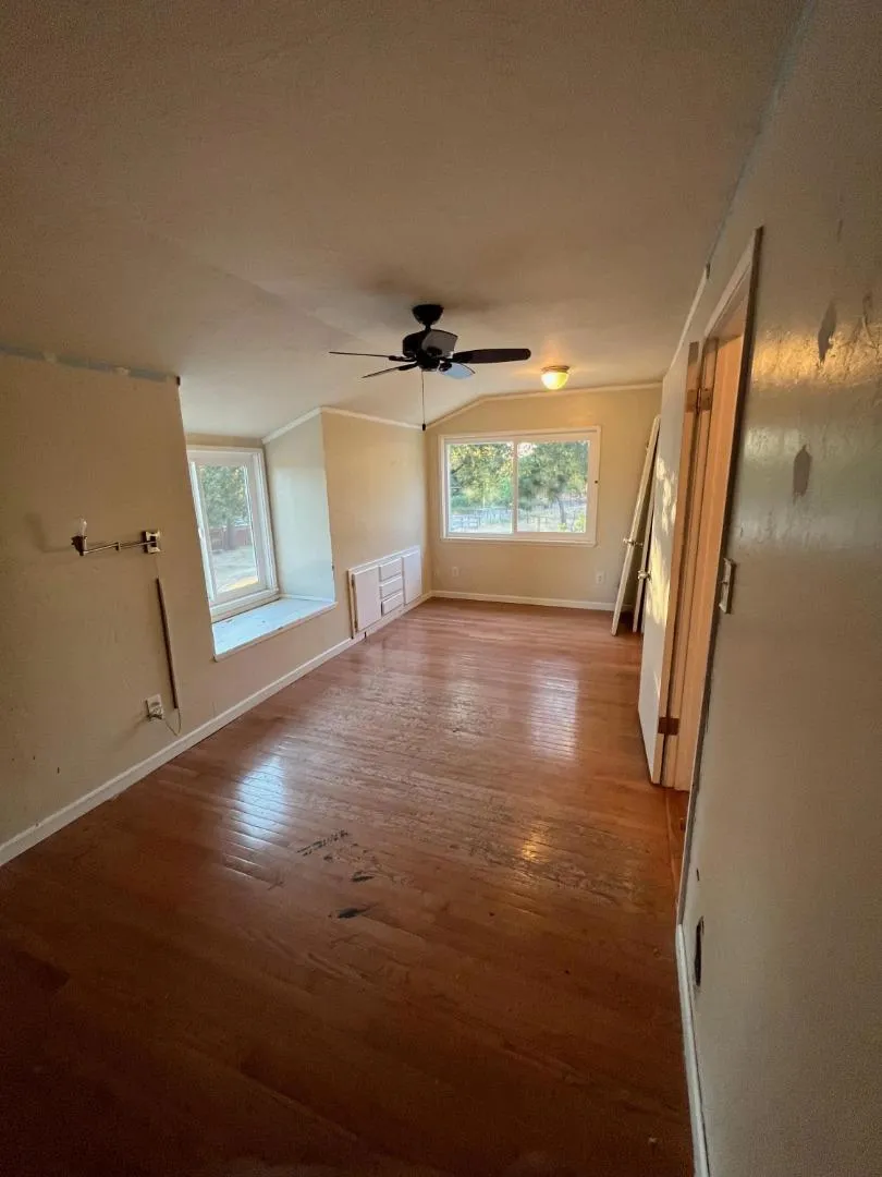 26824 Walnut Cloverdale, CA 95425