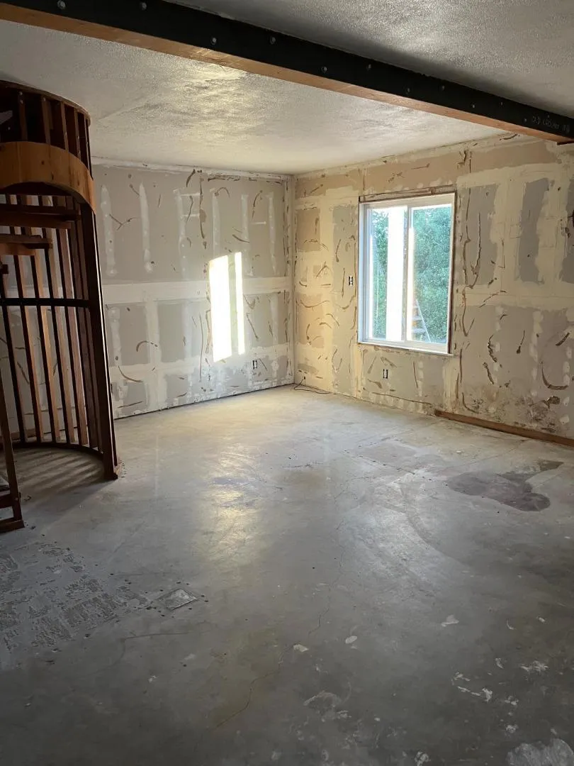 26824 Walnut Cloverdale, CA 95425