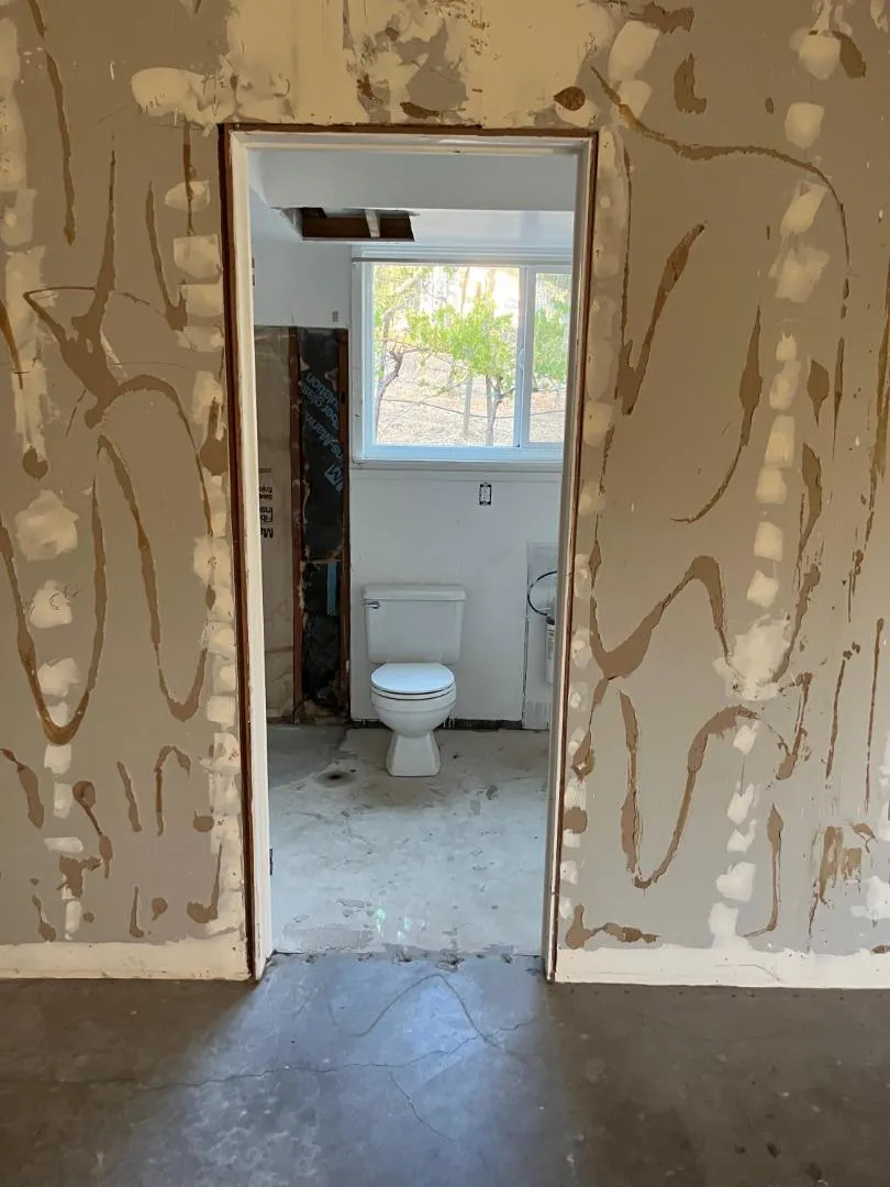 26824 Walnut Cloverdale, CA 95425