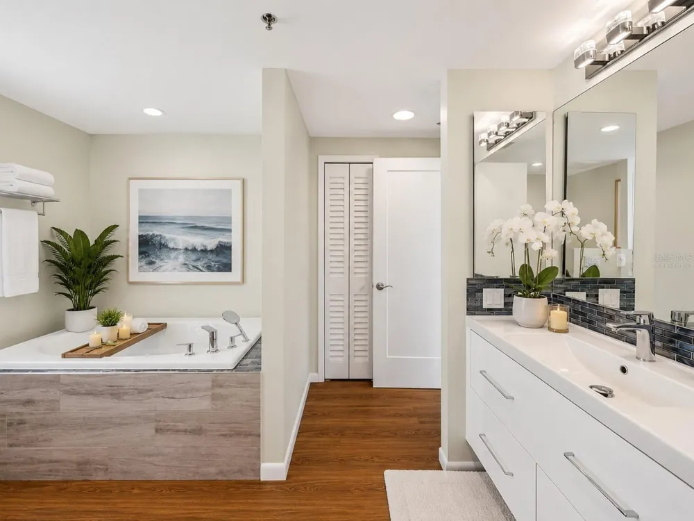 1255 GULFSTREAM AVENUE #1101 Sarasota, FL 34236
