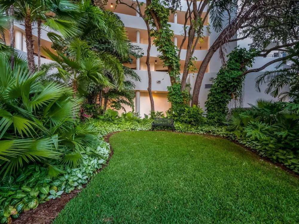 1255 GULFSTREAM AVENUE #1101 Sarasota, FL 34236