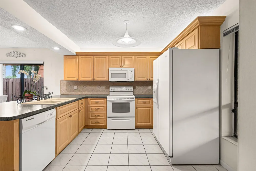 8321 S Coral Circle North Lauderdale, FL 33068