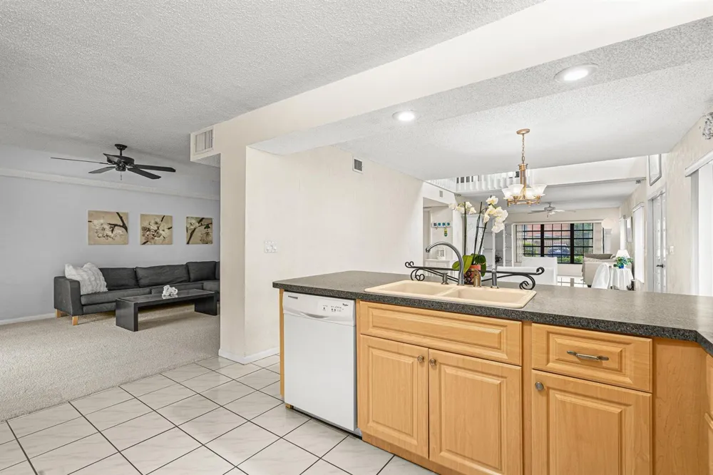 8321 S Coral Circle North Lauderdale, FL 33068