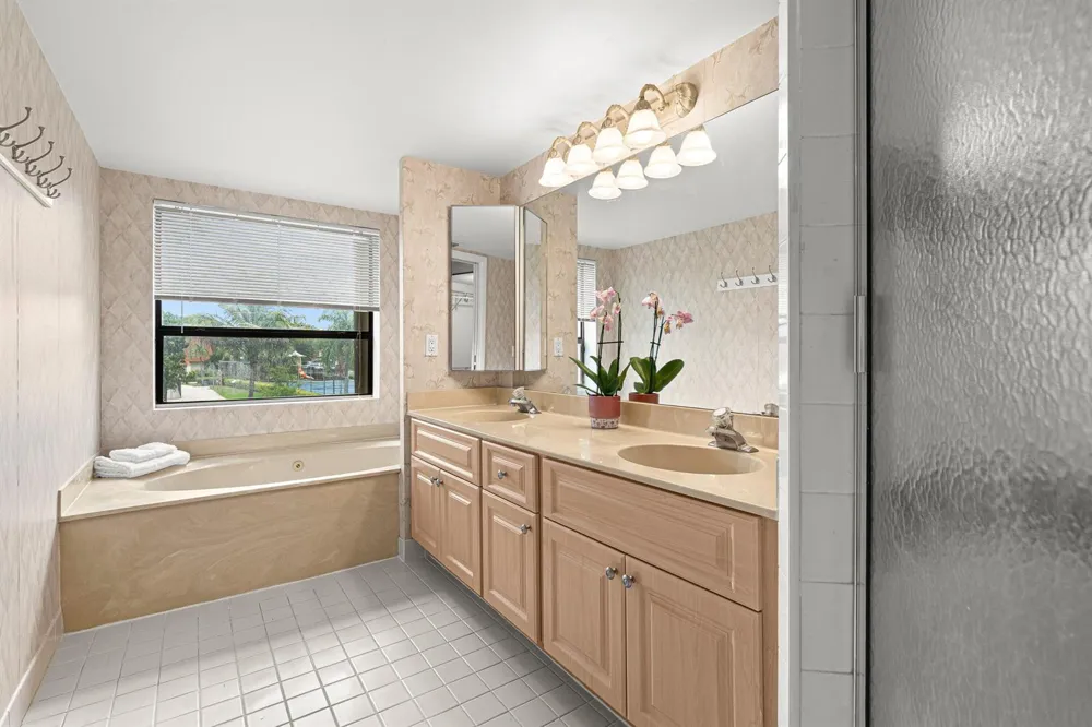 8321 S Coral Circle North Lauderdale, FL 33068
