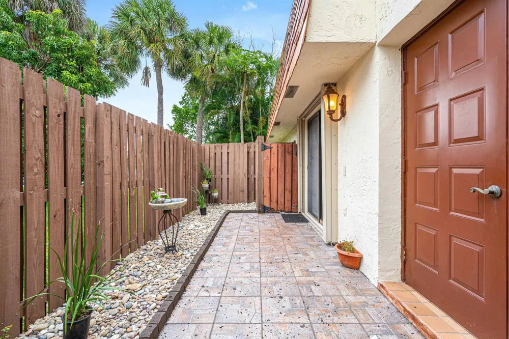 8321 S Coral Circle North Lauderdale, FL 33068
