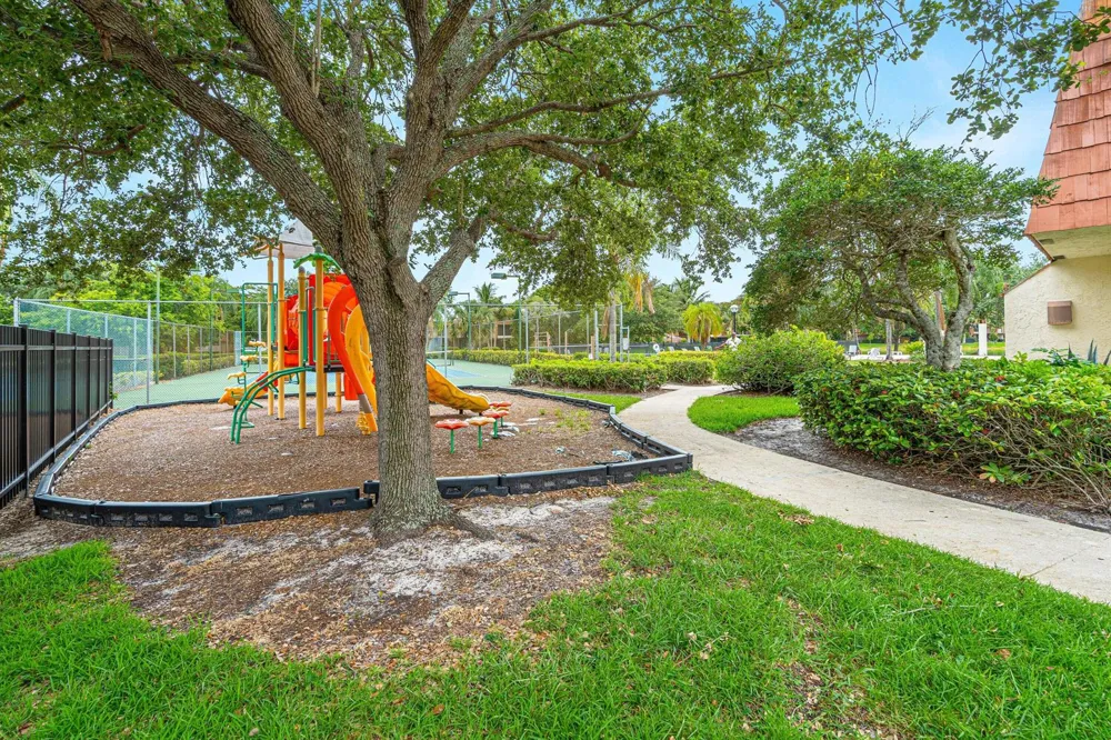 8321 S Coral Circle North Lauderdale, FL 33068