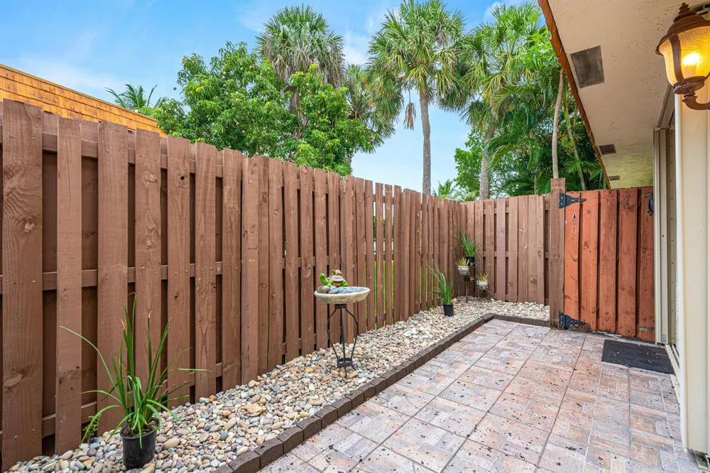 8321 S Coral Circle North Lauderdale, FL 33068