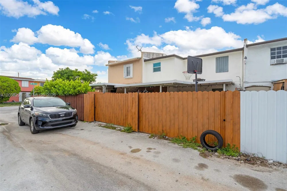4522 NW 194th St Miami Gardens, FL 33055