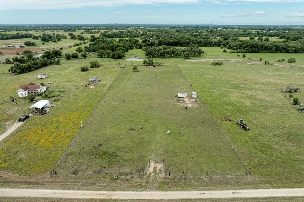 921 9th Street Lexington, TX 78947