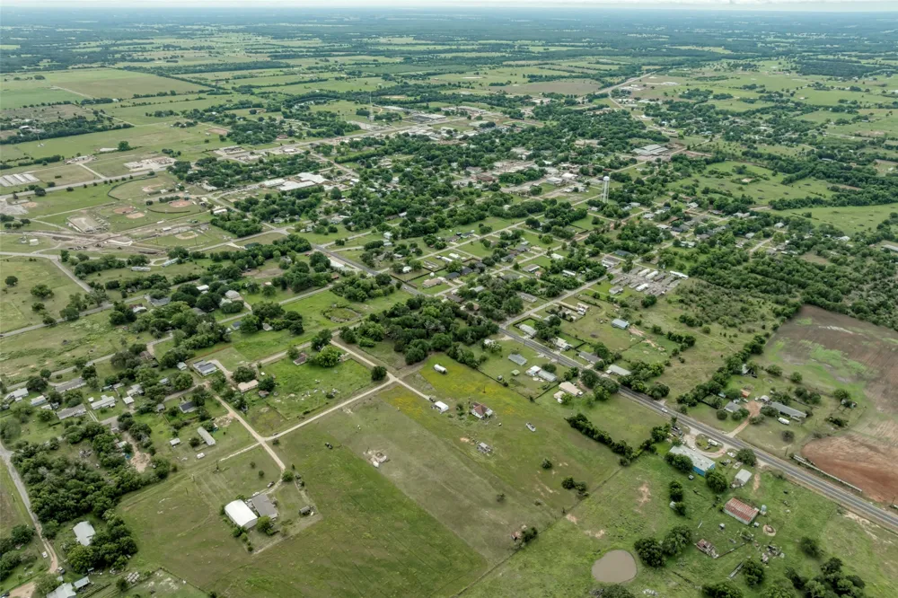921 9th Street Lexington, TX 78947