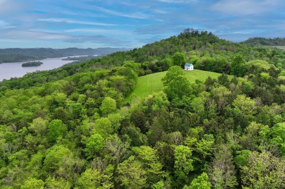40 Mahan Lane Elmwood, TN 38560
