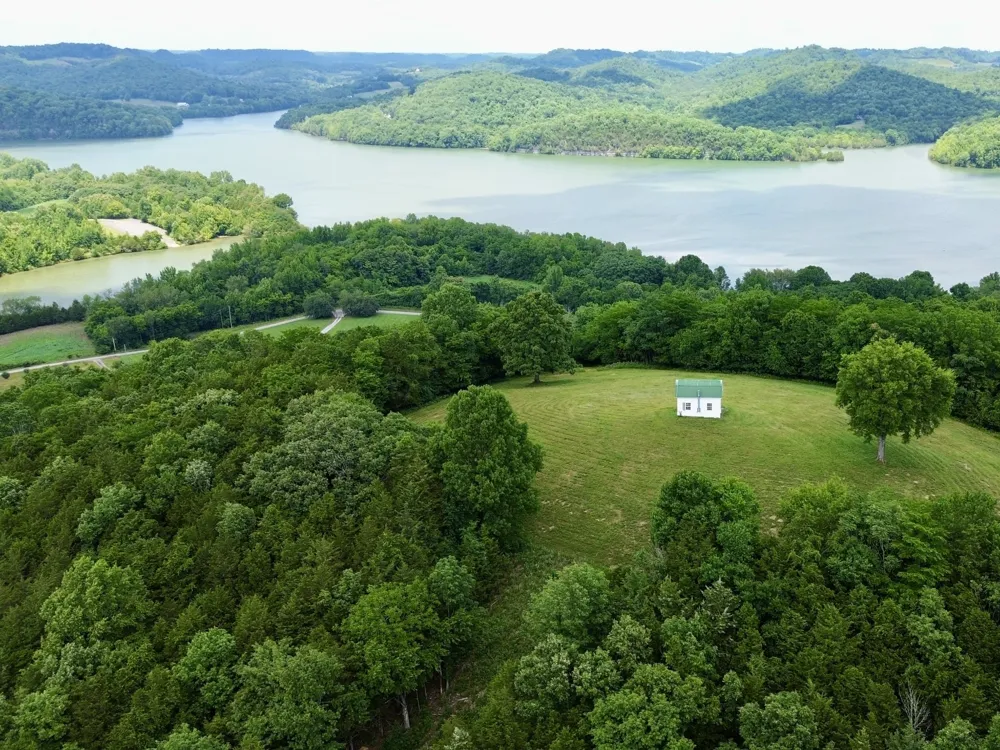40 Mahan Lane Elmwood, TN 38560