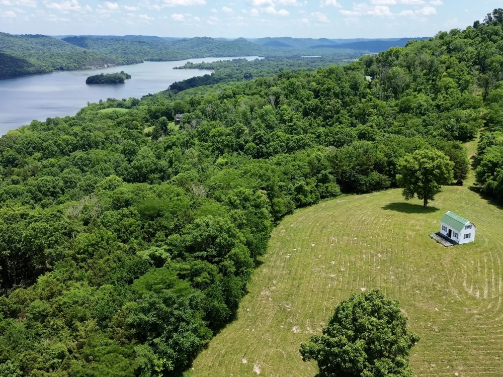 40 Mahan Lane Elmwood, TN 38560