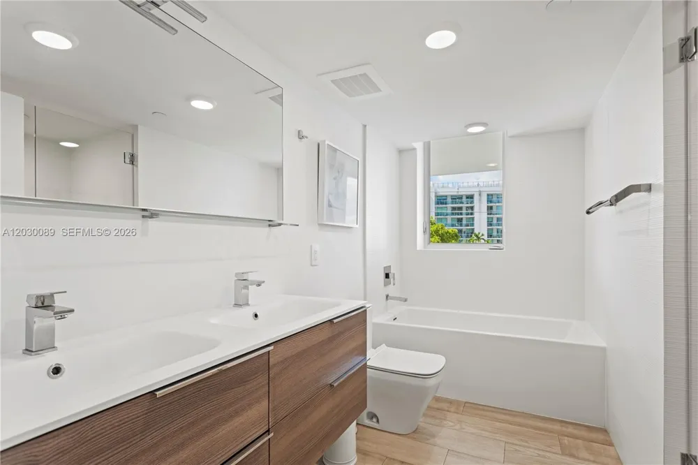 9261 E Bay Harbor Dr #407 Bay Harbor Islands, FL 33154