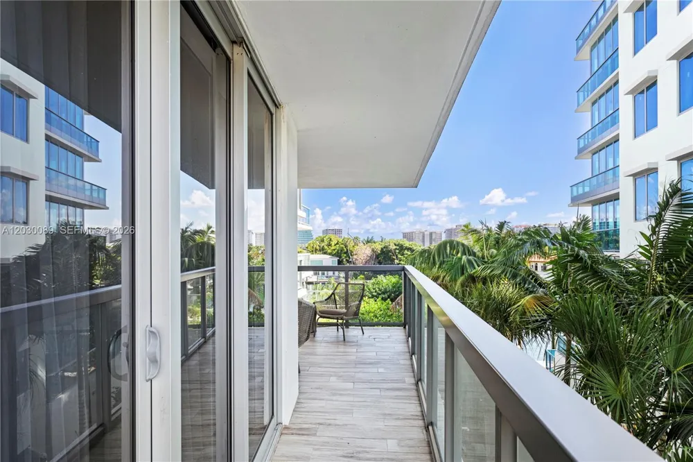 9261 E Bay Harbor Dr #407 Bay Harbor Islands, FL 33154