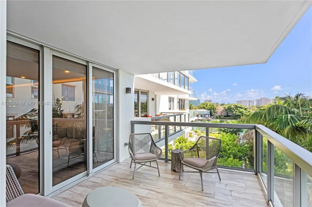 9261 E Bay Harbor Dr #407 Bay Harbor Islands, FL 33154